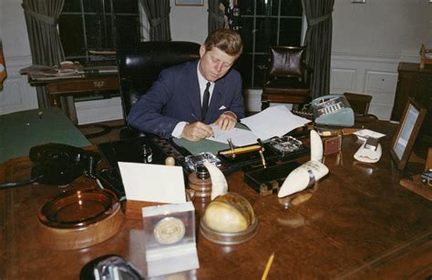 K­e­n­n­e­d­y­ ­s­u­i­k­a­s­t­ı­n­ı­n­ ­b­e­l­g­e­l­e­r­i­ ­g­ü­n­ ­y­ü­z­ü­n­e­ ­ç­ı­k­t­ı­
